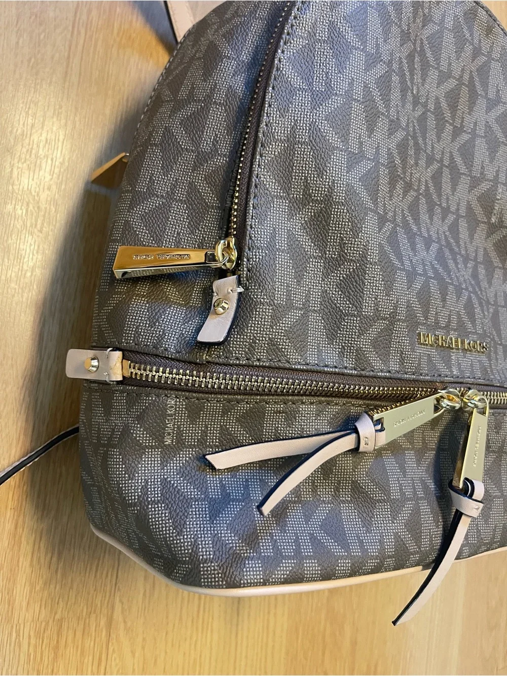 Michael Kors MK Logo med Backpack with Gold Hardware new